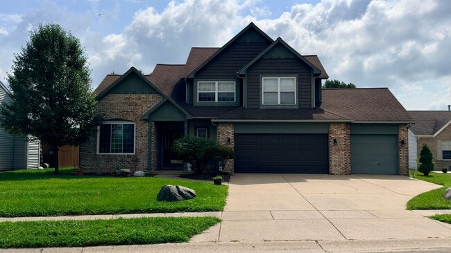 Spacious 3-Bedroom Home with 3-Car Garage & Large Fenced Backyard! - Spacious 3-Bedroom Home with 3-Car Garage & Large Fenced Backyard!