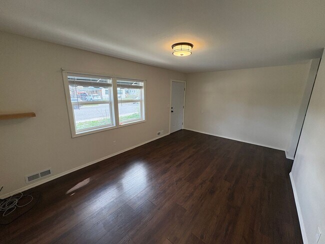 Foto del edificio - Spacious 4 Bedroom Home *Pet Friendly*