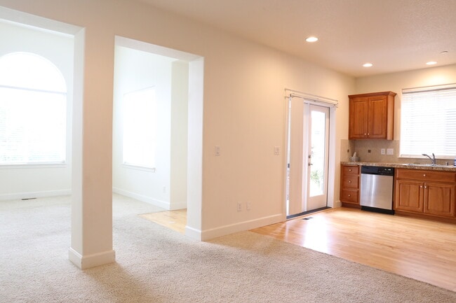 Building Photo - 3544 NE Franklin Loop