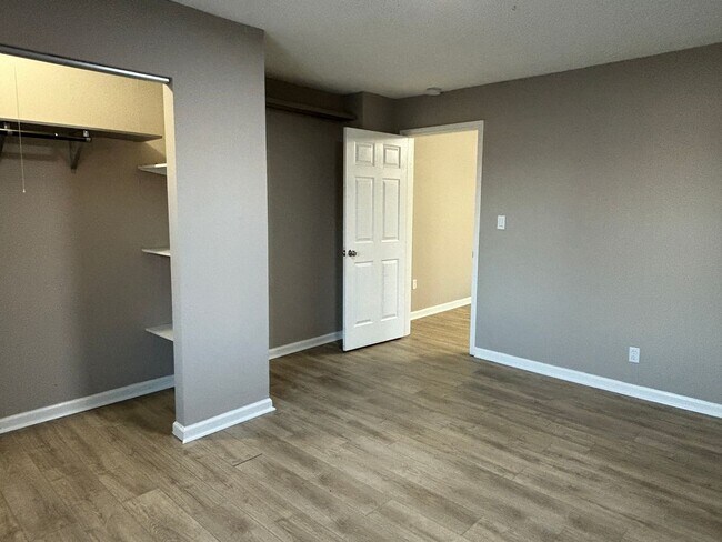 Foto del edificio - 1338 Barth Ave