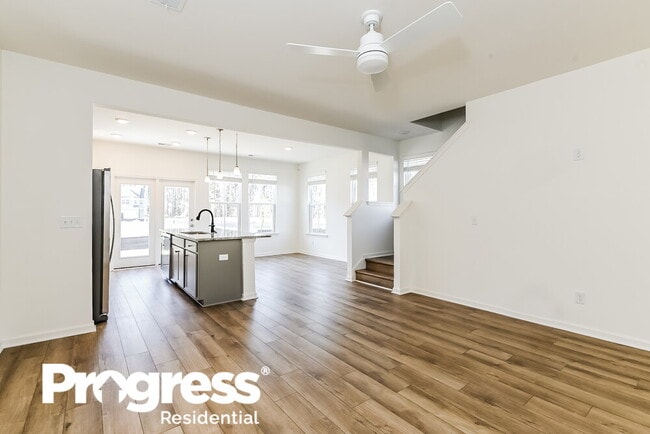 Foto del edificio - 614 Trotters Ln