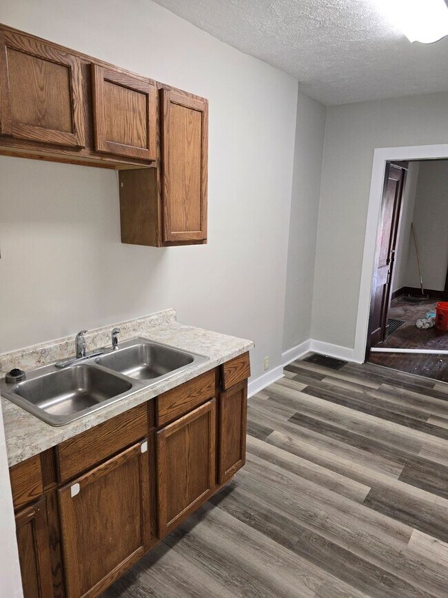 Foto del edificio - 14 W Bruce Ave