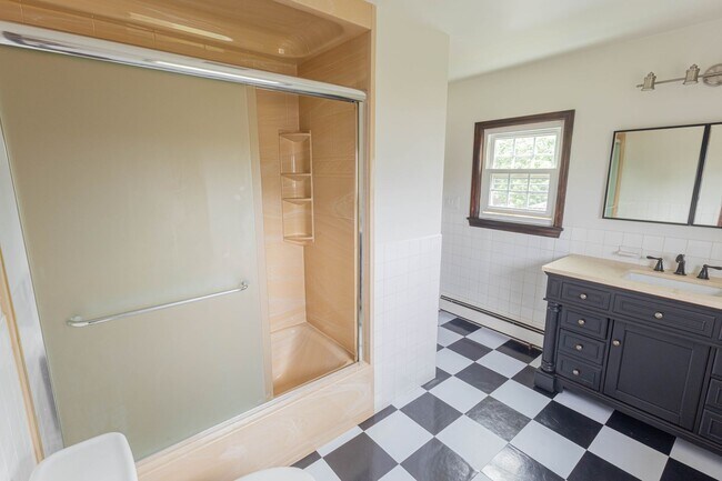 Foto del edificio - Fully Renovated 2-Bedroom Apartment – Locust Valley, NY