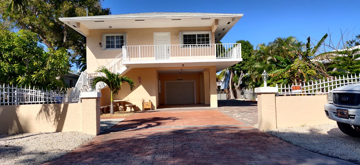 Primary Photo - 77 Marina Ave