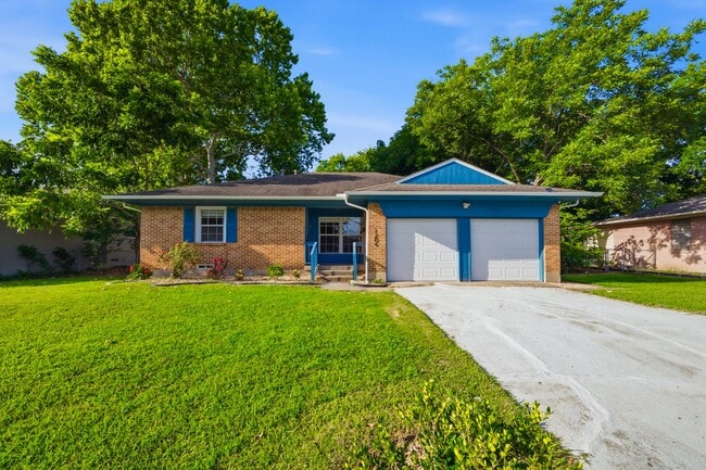 Building Photo - 1206 Bandera Ln