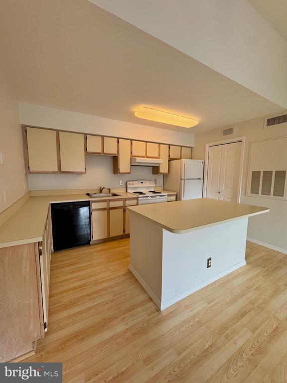 Foto del edificio - 3306 Wyndham Cir