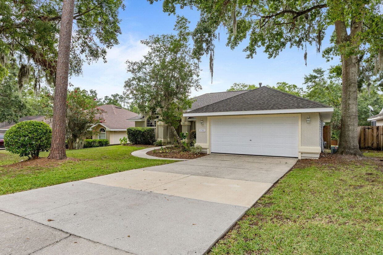 Foto principal - 3 Bedroom, 2 Bath Home in Broadmoor
