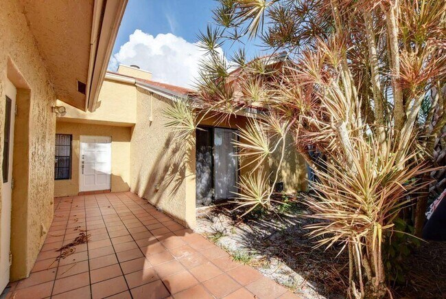 Building Photo - 23265 Boca Club Colony Cir
