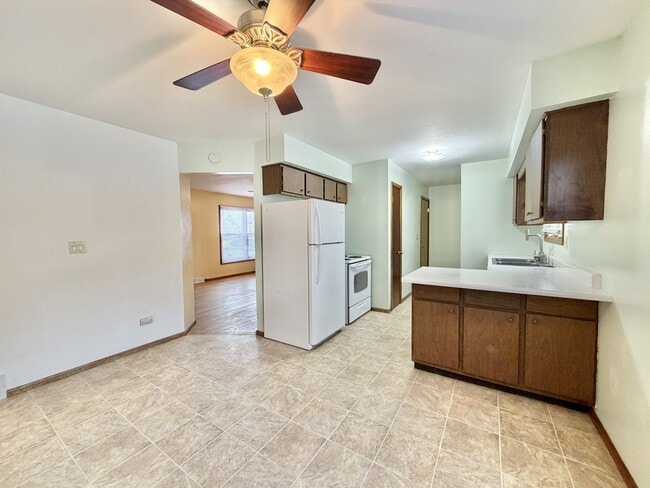 Building Photo - 1834 S Crosby Ave