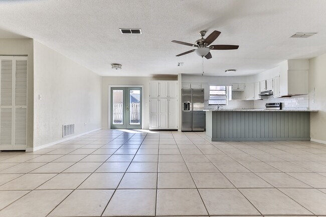 Building Photo - 50 Sycamore Cir