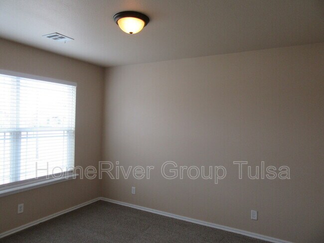 Foto del edificio - 11104 N 146th E Ave