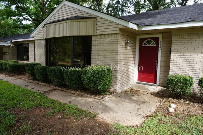 Building Photo - 4747 Crescent Dr