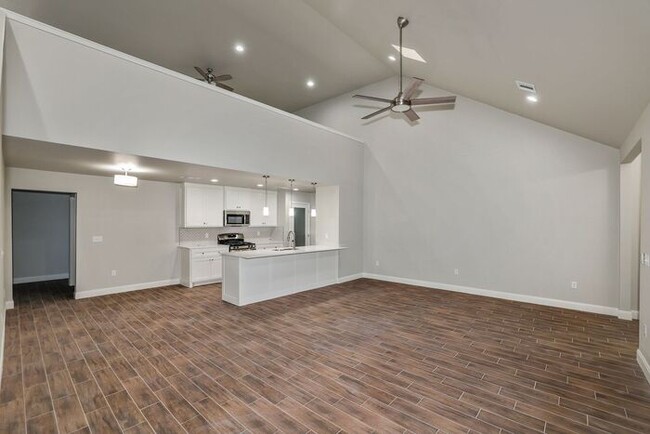 Foto del edificio - Brand New Large Townhome with Bonus Room!