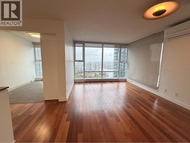 Building Photo - 455 Beach Crescent