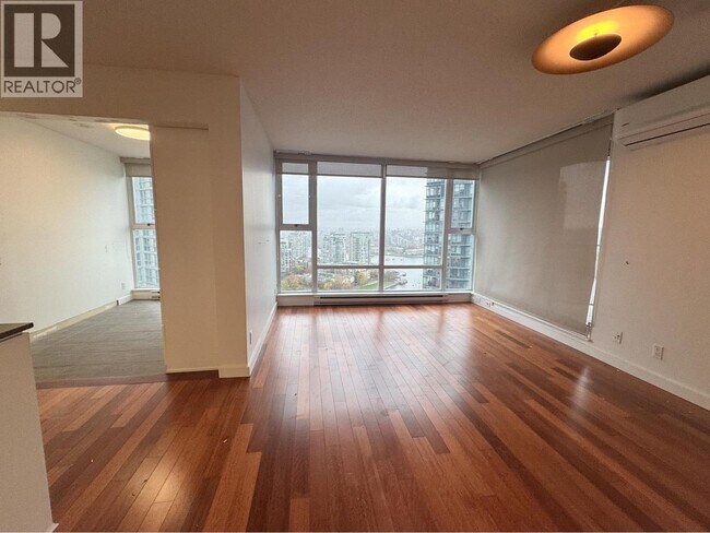 Photo du bâtiment - 455 Beach Crescent