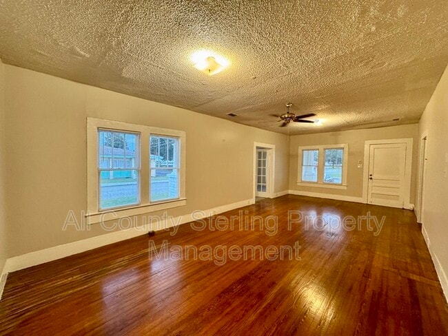 Foto del edificio - 235 SW Columbia Ave