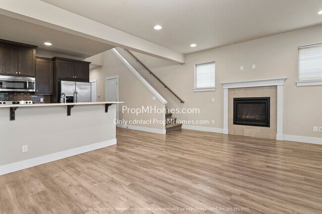 Foto del edificio - Terrific Milwaukie Three Bedroom Townhome - Close to Providence!