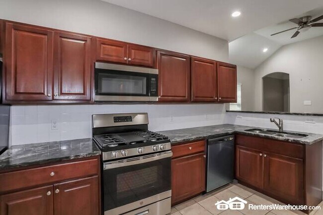 Foto del edificio - Newly renovated spacious 4 bed/2 bath with...