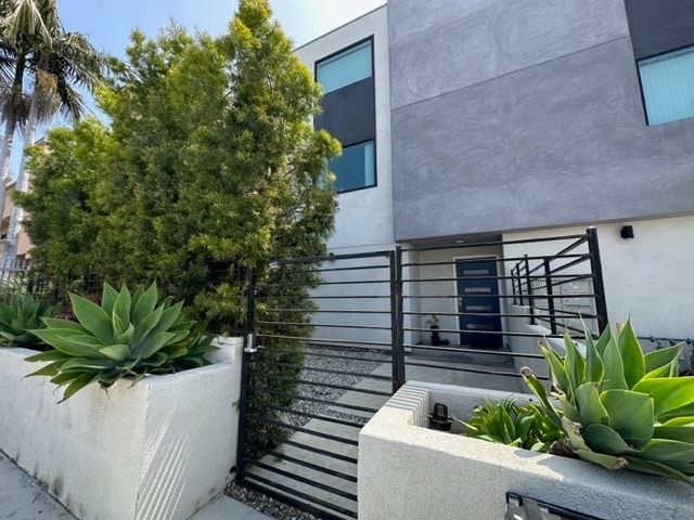 Building Photo - 412 N Ardmore Ave