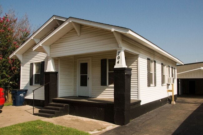 Foto del edificio - REMARKABLE 2 BED HOME WITH A LOT OF STORAGE