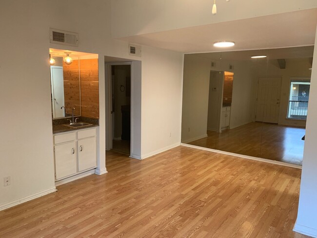 Foto del edificio - 1100 Augusta Dr