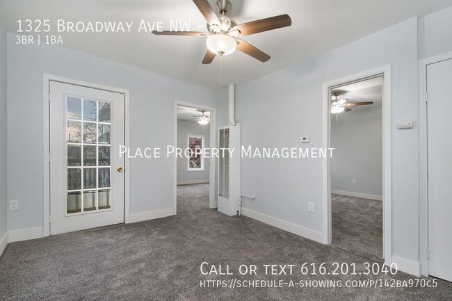 Foto del edificio - 1325 Broadway #2 - 3bed/1 Bath Upper unit