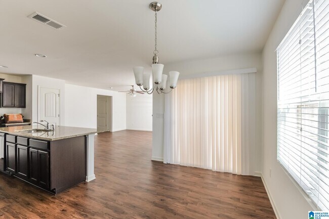 Foto del edificio - 865 Hawthorn Ln