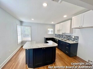 Foto del edificio - 819 San Antonio Ave