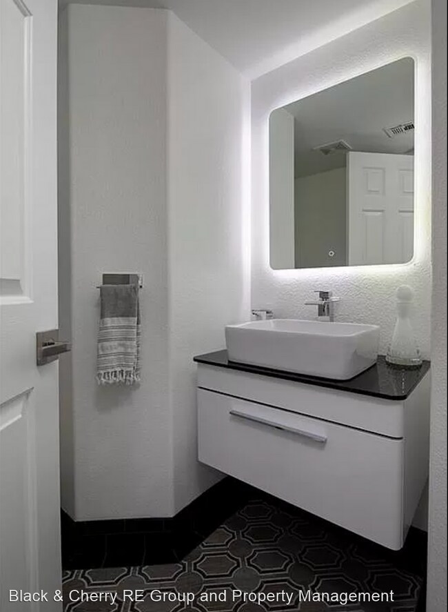 Building Photo - 4 br, 3 bath House - 1394 Glassy Pond Ave