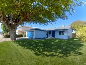 Building Photo - 35636 Cabral Dr