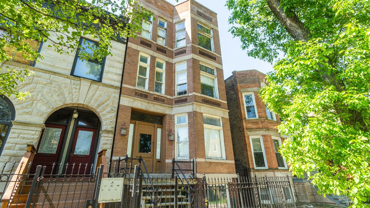 Primary Photo - 3227 W Beach Ave