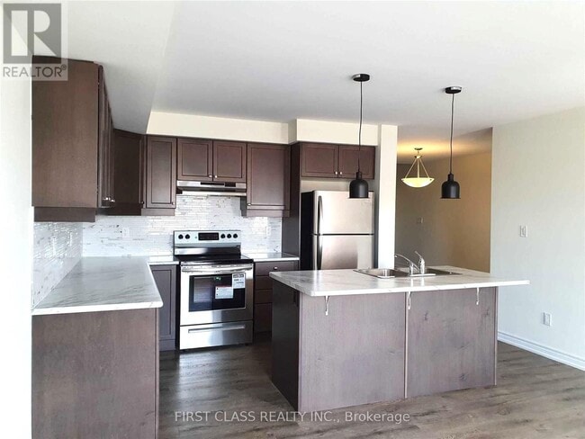 Building Photo - 944 Balsam Ct