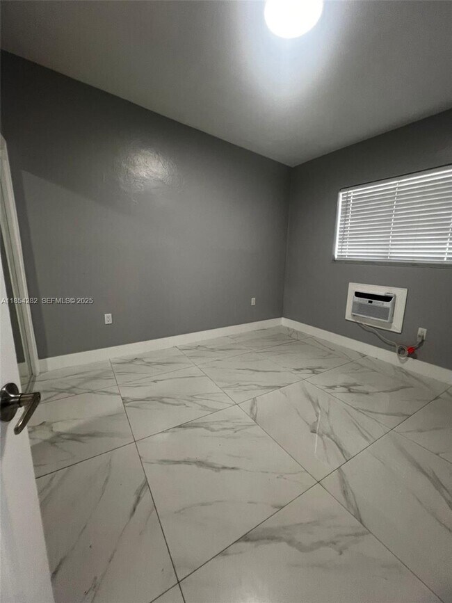 Foto del edificio - 2081 NW 30th St