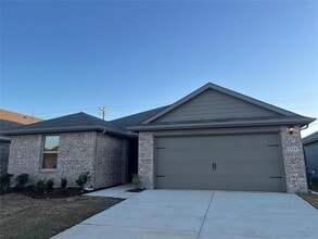 Building Photo - 1324 Stuarts Frst Dr