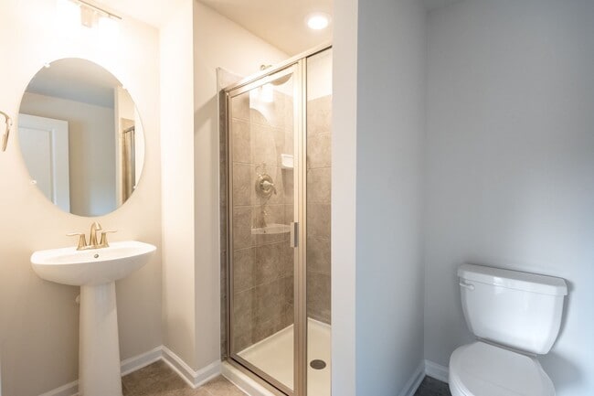 Foto del edificio - Stunning 4 BR/4.5 BA EOG Townhome in Rockv...