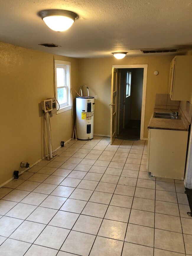 Foto del edificio - Special!! Low Deposit!!