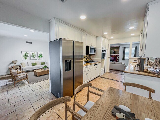 Foto del edificio - 1420 Central Ave