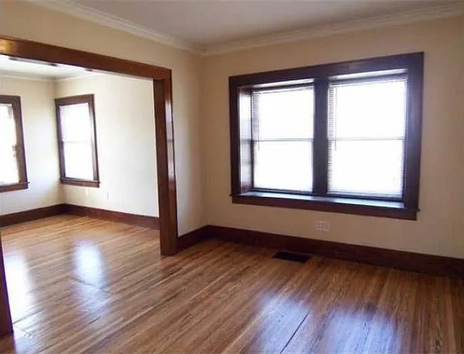 Building Photo - 186 Spruce Ave