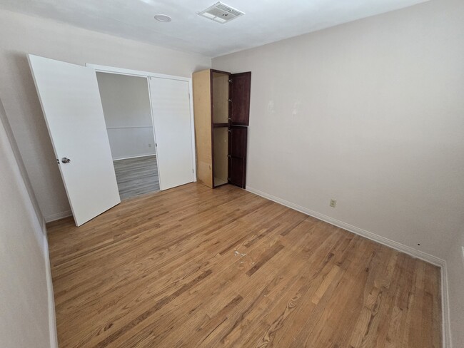 Building Photo - 43309 18th St W