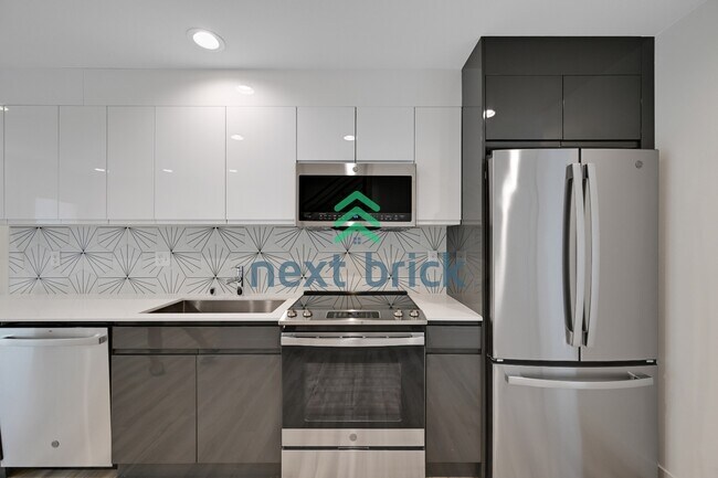 Foto del edificio - "Charming 3-Bedroom Townhouse Oasis in Heart of Seattle – Spacious 1460 Sq Ft with 2 Full Baths!"