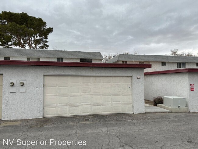 Building Photo - 3 br, 1.5 bath House - 512 Greenbriar Town...