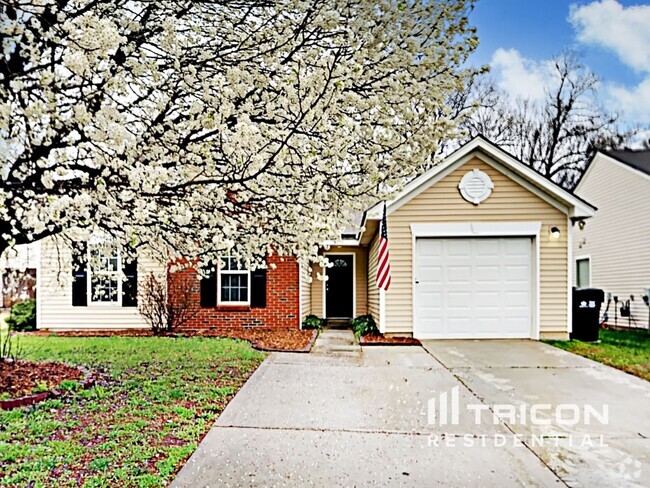 Building Photo - 10036 Green Hedge Ave