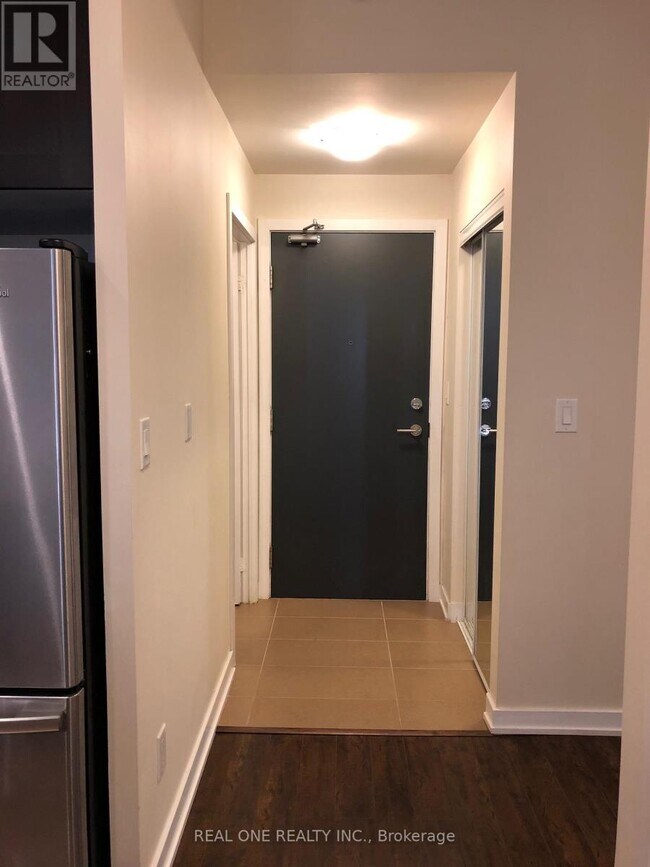 Photo du bâtiment - 4070 Confederation Pkwy