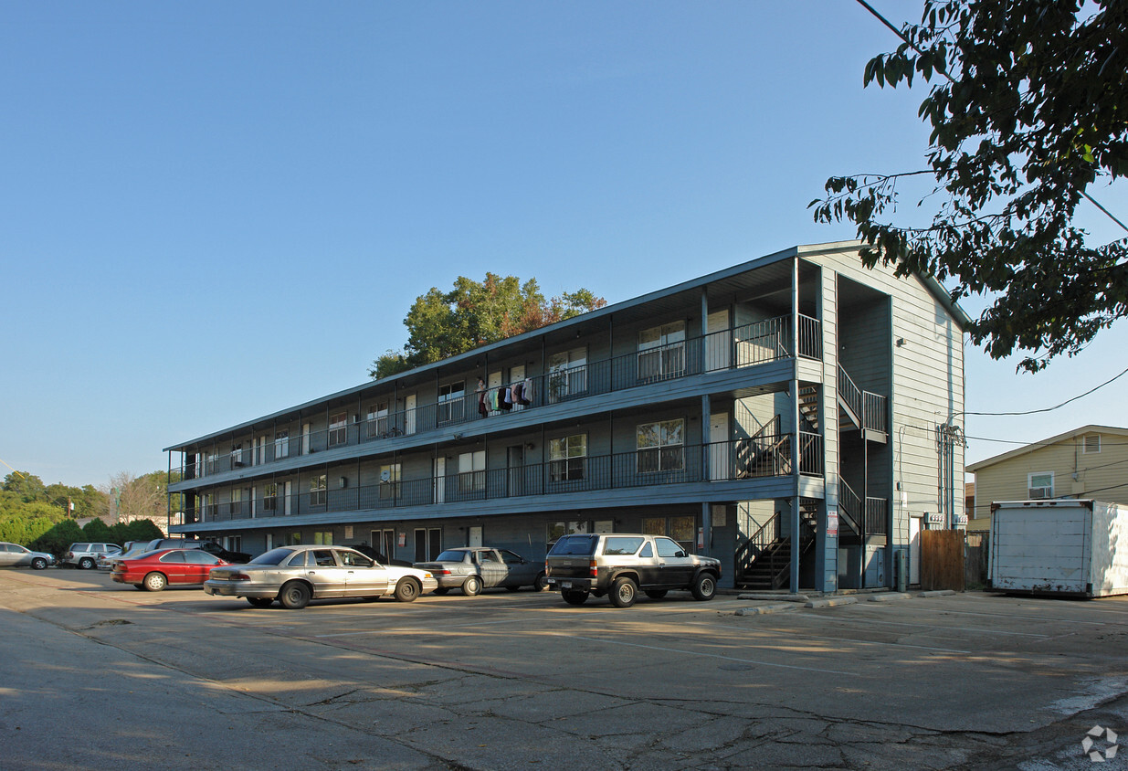 Building Photo - El Cielo Apartments