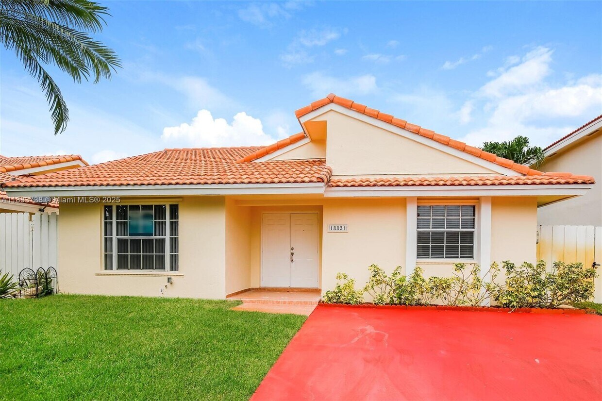 Foto principal - 18821 NW 84th Ave