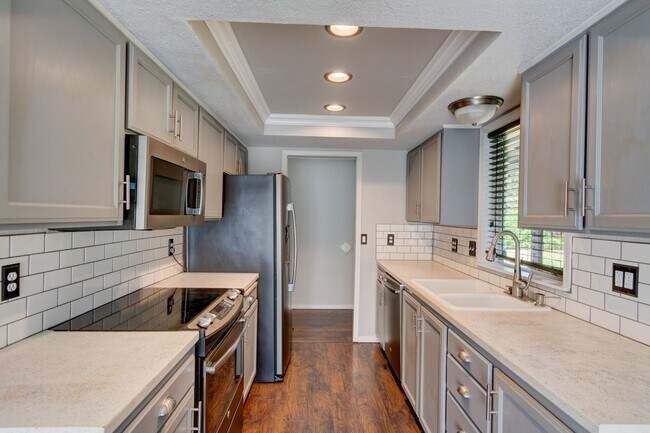 Foto del edificio - 4 bedroom 2 bath home