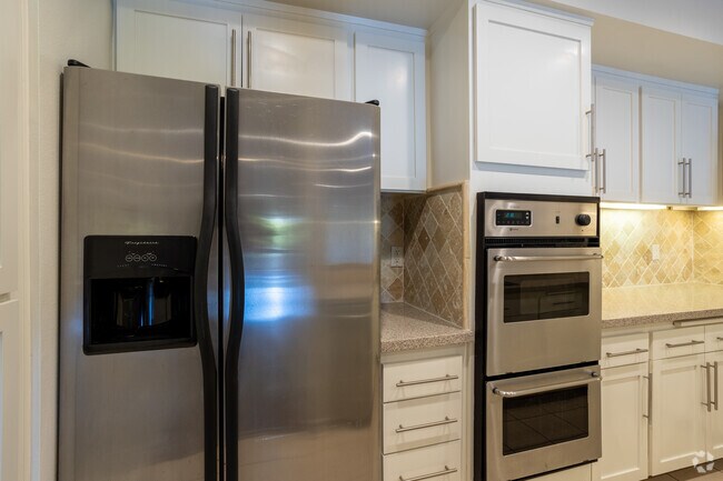 1HAB, 1BA - 1380 ft² - Maple Drive Apartments