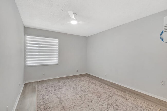 Building Photo - 481 Burgundy P