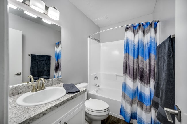 Building Photo - Greenbriar & Willow Apartments