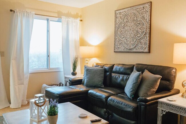 Building Photo - 722 Liberty Bell Blvd